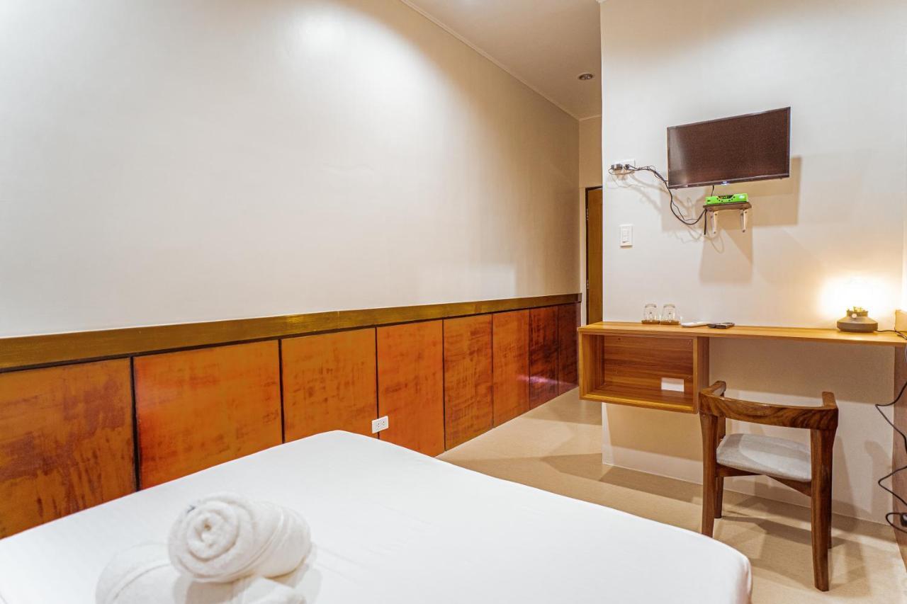 Marieli Suites Near Panglao International Airport Buitenkant foto